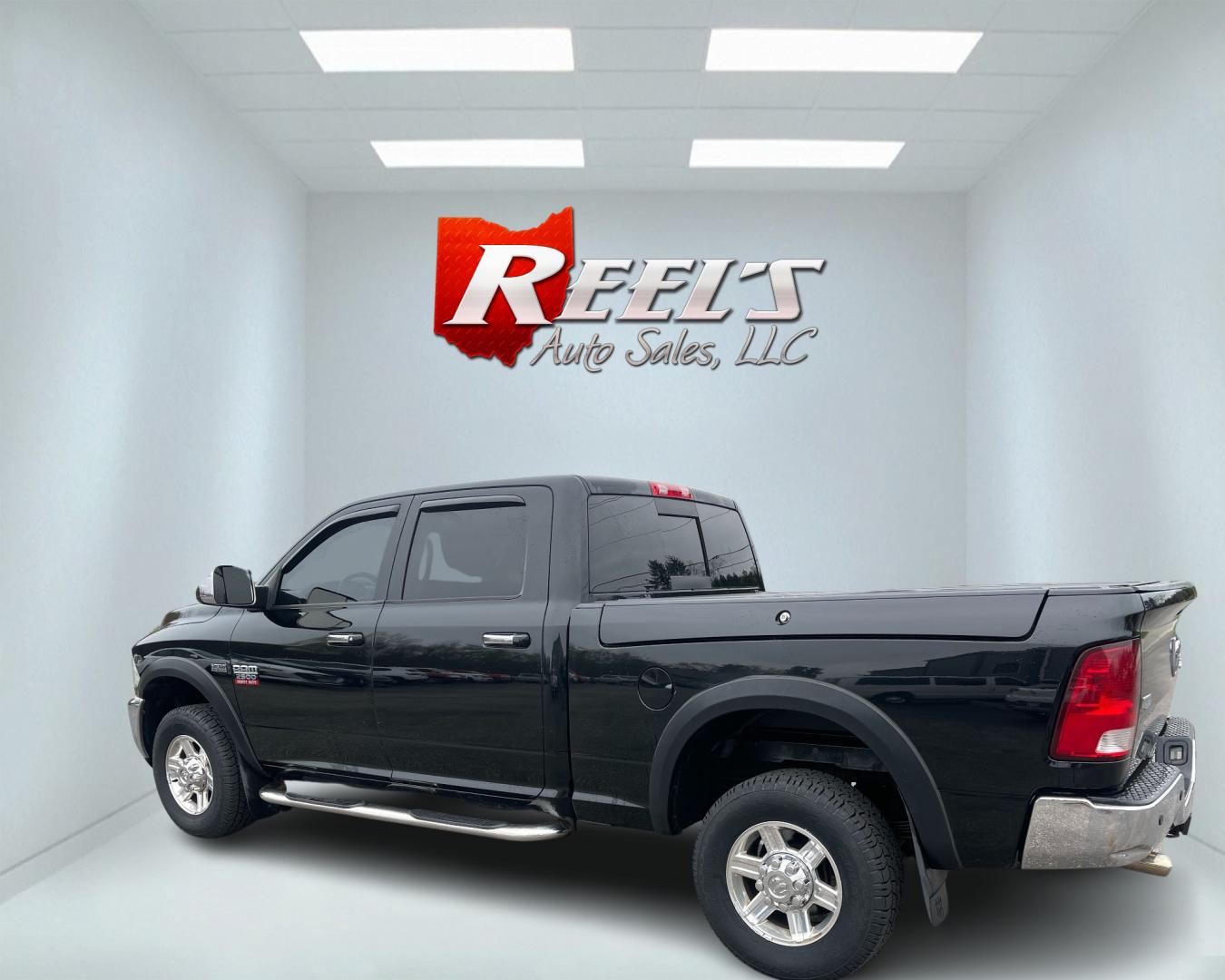 2012 Black /Black Dodge Ram 2500 Laramie Crew Cab SWB 4WD (3C6TD5FT6CG) with an 5.7L V8 OHV 16V engine, 6-Speed Automatic transmission, located at 547 E. Main St., Orwell, OH, 44076, (440) 437-5893, 41.535435, -80.847855 - This 2012 Dodge Ram 2500 Laramie Crew Cab is a heavy-duty pickup truck designed for serious towing and hauling capabilities. Powered by a 5.7L HEMI V8 engine mated to a 6-speed automatic transmission and 3.73 gearing, it boasts an impressive 10,550-pound towing capacity. The interior is well-appoint - Photo#8